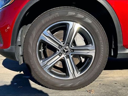 Used 2021 Mercedes-Benz GLC 300 4MATIC w/ Premium Package image 8