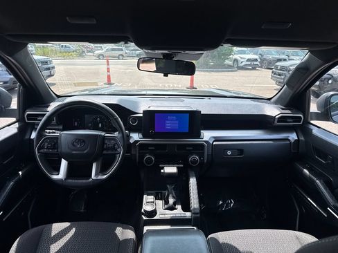 Used 2025 Toyota 4Runner SR5 AWD/4WD image 11
