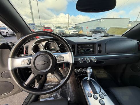 Used 2004 Chevrolet SSR w/ Preferred Equipment Group RWD image 9