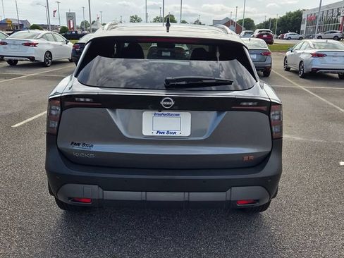Used 2025 Nissan Kicks SR w/ Illumination Package FWD image 10