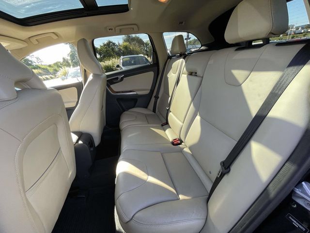 Used 2017 Volvo XC60 T5 Inscription w/ Preferred Option Package AWD/4WD image 13