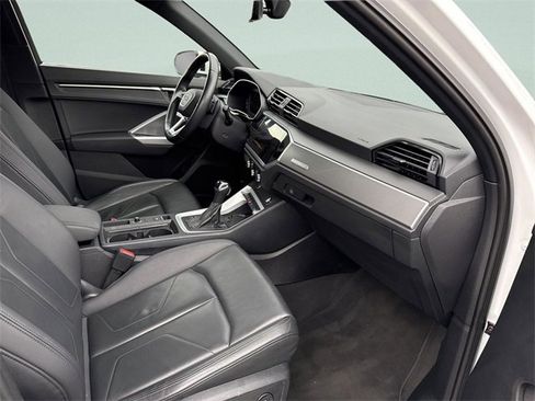 Used 2024 Audi Q3 2.0T Premium image 21