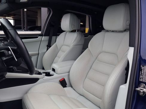 Certified 2023 Porsche Macan Turbo AWD/4WD image 5