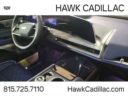 New 2026 Cadillac Vistiq Premium Luxury w/ LPO, Floor Liner Package AWD/4WD image 23