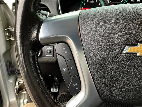 Used 2017 Chevrolet Traverse LT w/ Style and Technology Package image 11