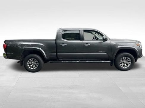 Used 2019 Toyota Tacoma SR5 AWD/4WD image 6