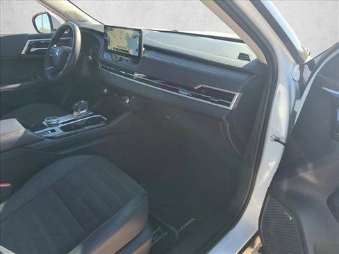 Used 2025 Mitsubishi Outlander SE image 19