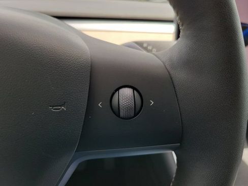 Used 2021 Tesla Model Y Long Range AWD/4WD image 23