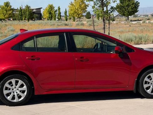 Used 2020 Toyota Corolla LE FWD image 5
