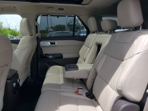 Used 2022 Ford Explorer Platinum w/ Equipment Group 601A image 29