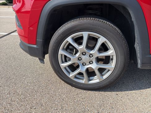 Used 2023 Jeep Compass Latitude AWD/4WD image 8