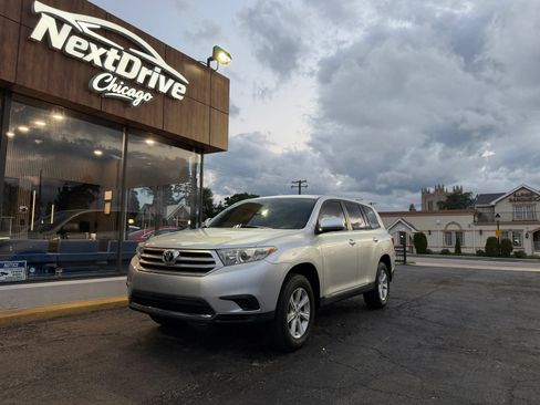 Used 2012 Toyota Highlander FWD w/ Cold Weather Pkg image 1