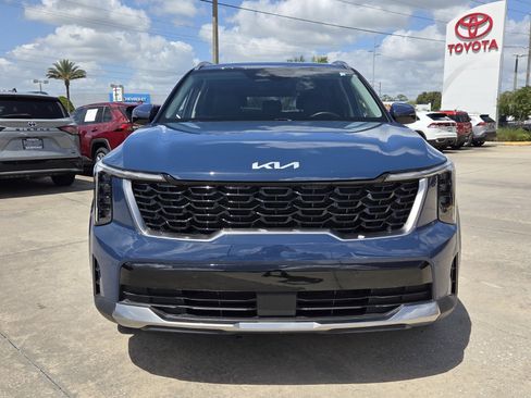 Used 2025 Kia Sorento S image 2