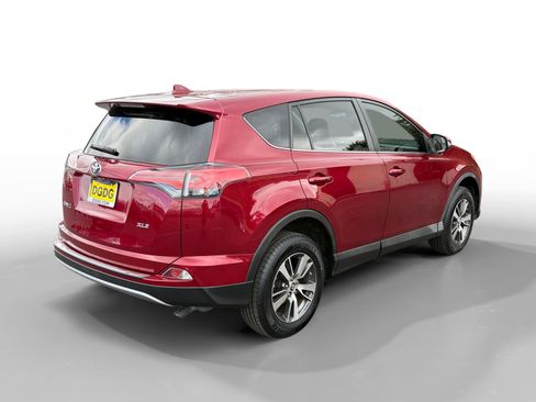 Used 2018 Toyota RAV4 XLE w/ Carpet Mat Package image 5