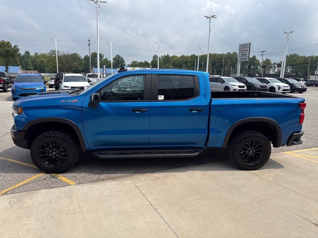 Used 2022 Chevrolet Silverado 1500 ZR2 w/ Technology Package AWD/4WD image 9
