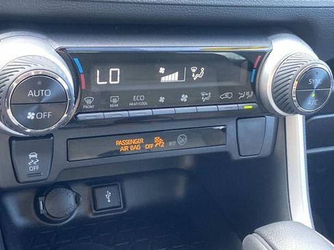 Used 2022 Toyota RAV4 LE AWD/4WD image 11
