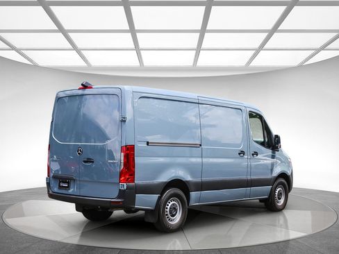 Used 2024 Mercedes-Benz Sprinter 2500 image 4
