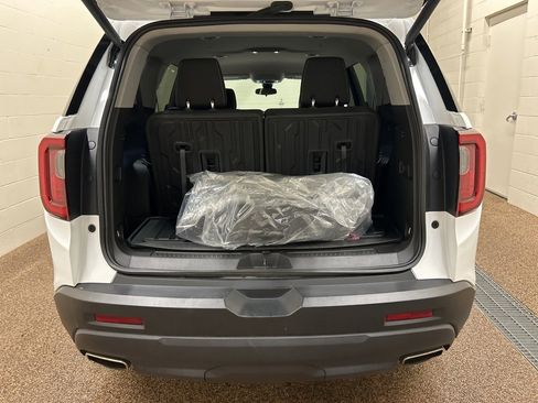 Used 2023 GMC Acadia SLE w/ Driver Convenience Package image 16