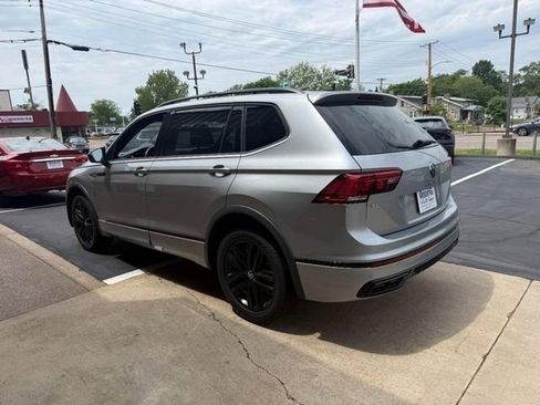 Used 2022 Volkswagen Tiguan SE R-Line AWD/4WD image 4