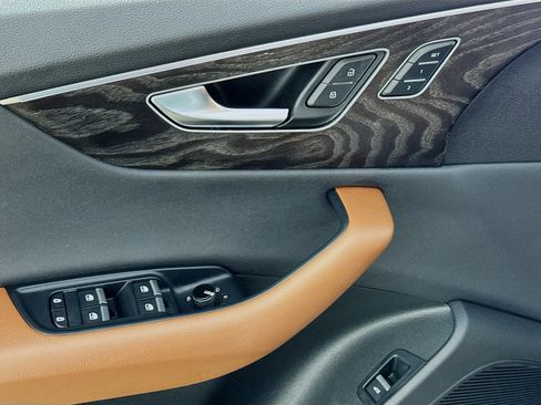 Used 2022 Audi Q8 Premium Plus w/ Premium Plus Package image 23