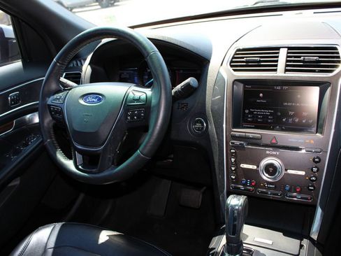 Used 2016 Ford Explorer Limited image 9