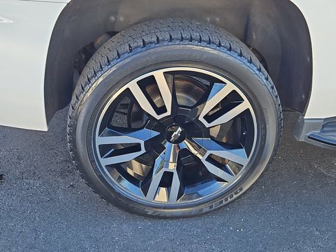 Used 2018 Chevrolet Tahoe LT w/ RST Edition image 33