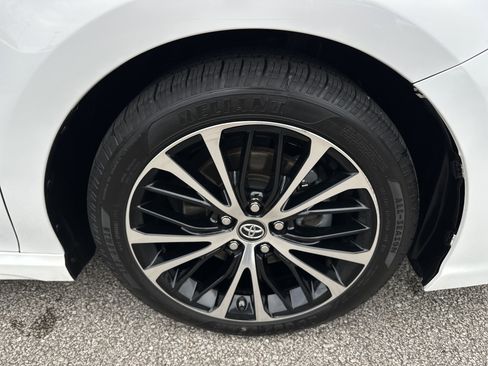 Used 2018 Toyota Camry SE image 13