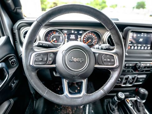 Used 2018 Jeep Wrangler Unlimited Sahara w/ Cold Weather Group AWD/4WD image 17