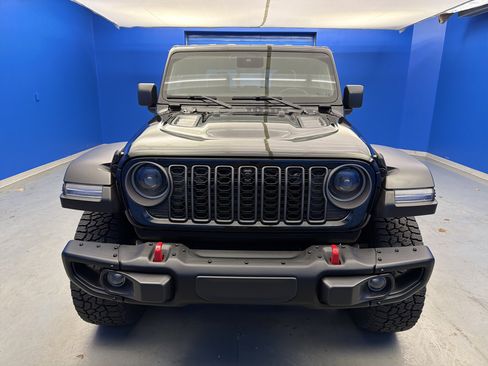 Used 2024 Jeep Gladiator Rubicon w/ Technology Group image 3