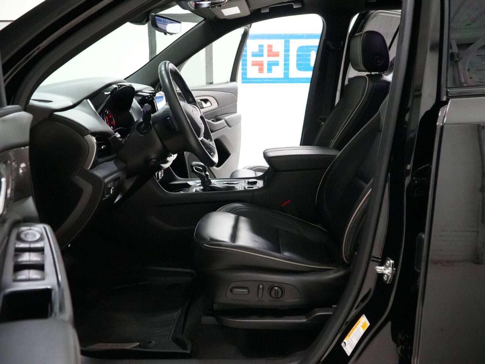 Used 2023 Chevrolet Traverse Premier w/ Redline Edition FWD image 15