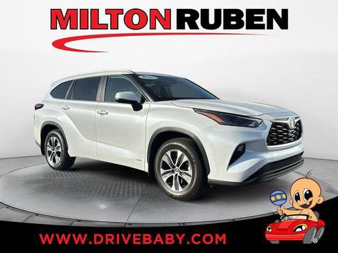 Certified 2026 Toyota Highlander XLE image 1