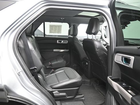 Used 2022 Ford Explorer Limited w/ Equipment Group 301A AWD/4WD image 23