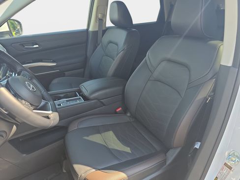 Used 2025 Nissan Pathfinder Platinum w/ Cargo Package FWD image 15