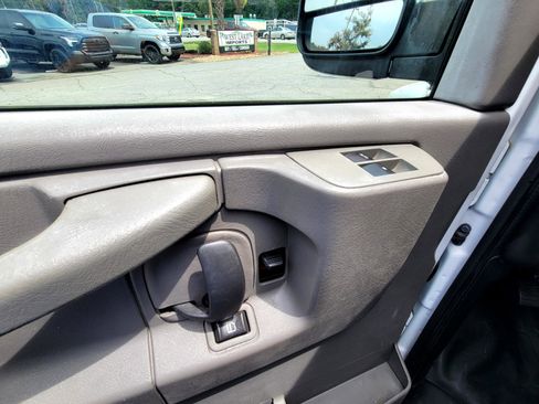 Used 2015 GMC Savana 2500 image 20