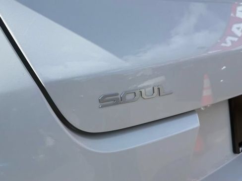 Used 2023 Kia Soul LX w/ LX Technology Package FWD image 54