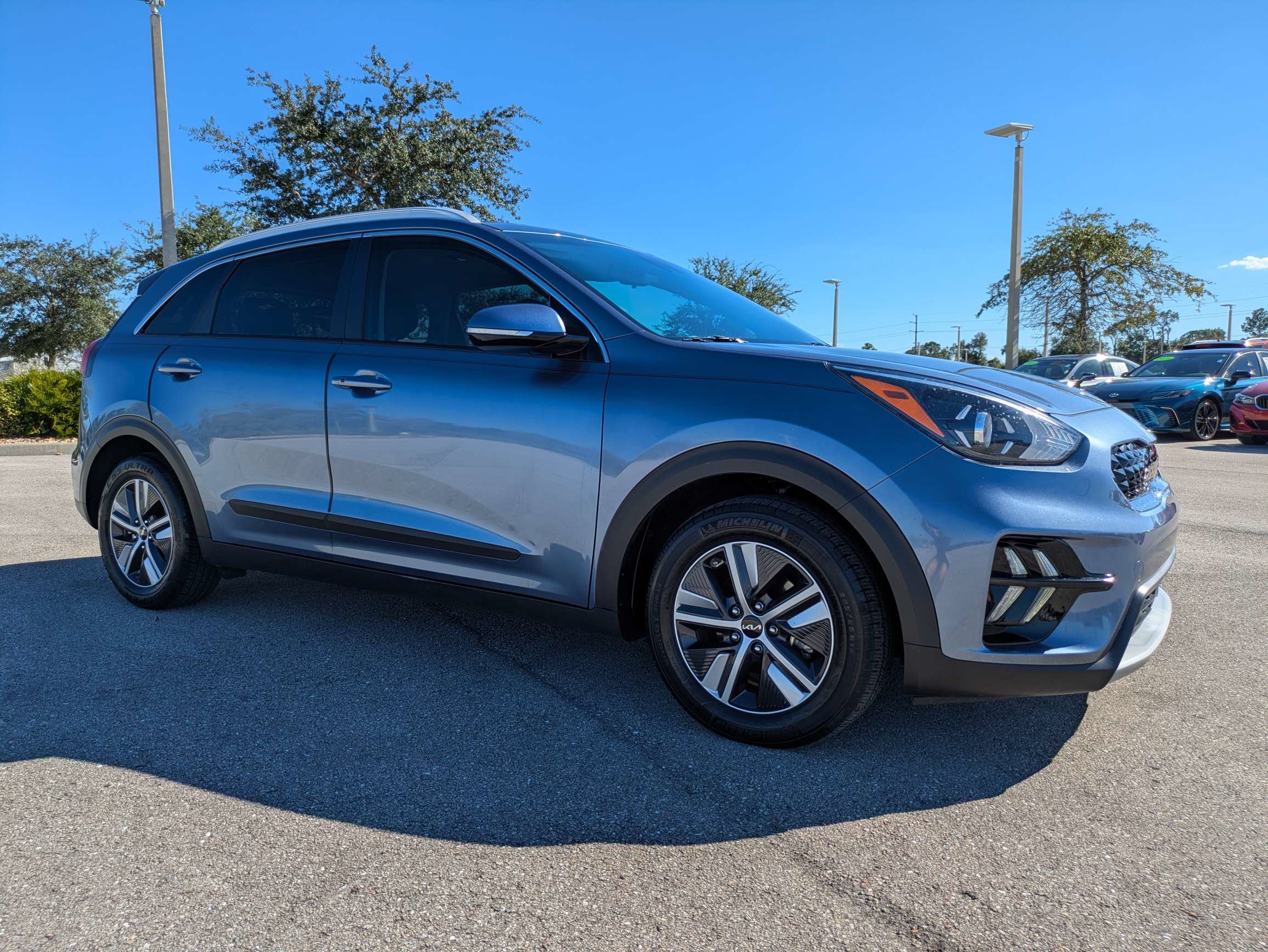 Certified 2022 Kia Niro EX Premium FWD image 2