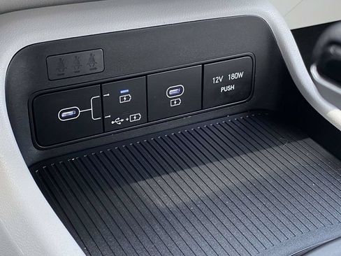 Certified 2025 Hyundai Kona SEL FWD image 25