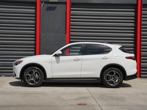 Used 2023 Alfa Romeo Stelvio Sprint RWD image 6
