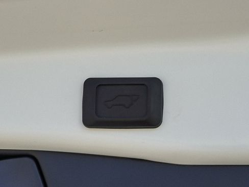 Certified 2025 Toyota RAV4 XLE Premium AWD/4WD image 15