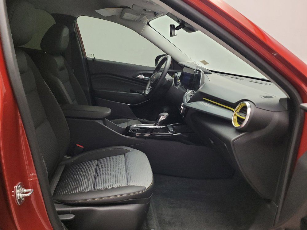 Used 2024 Chevrolet Trax LT w/ Driver Confidence Package FWD image 21