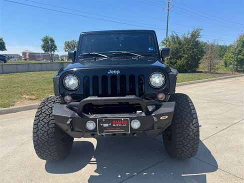 Used 2018 Jeep Wrangler Unlimited Rubicon w/ Connectivity Group AWD/4WD image 32