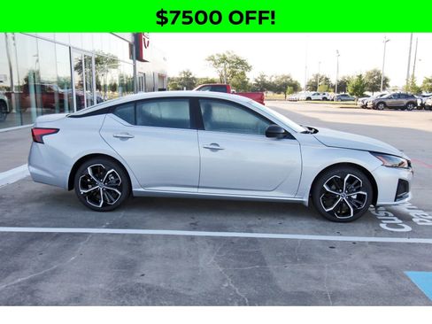 New 2025 Nissan Altima 2.5 SR w/ SR Premium Package image 9