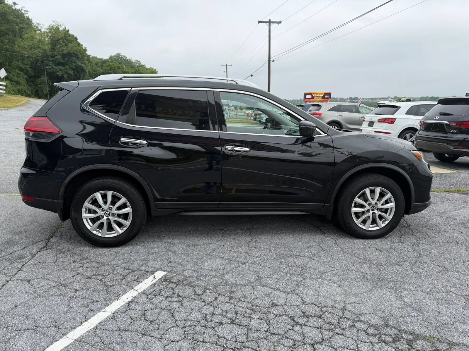 Used 2018 Nissan Rogue SV AWD/4WD image 6