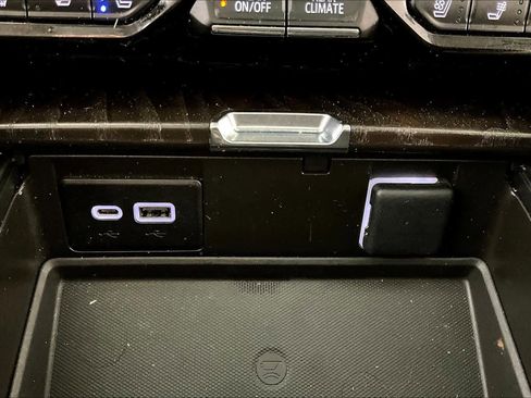 Certified 2023 GMC Yukon XL Denali image 32