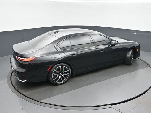 Used 2023 BMW i7 xDrive60 w/ Executive Package 2 image 36