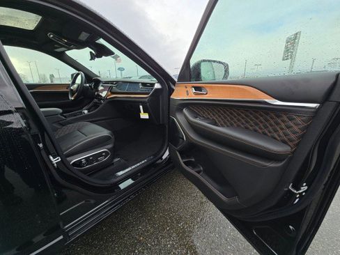 New 2025 Jeep Grand Cherokee Summit image 10