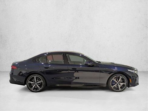 Used 2026 BMW 550e xDrive image 4