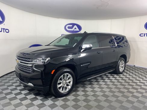 Used 2024 Chevrolet Suburban Premier AWD/4WD image 6