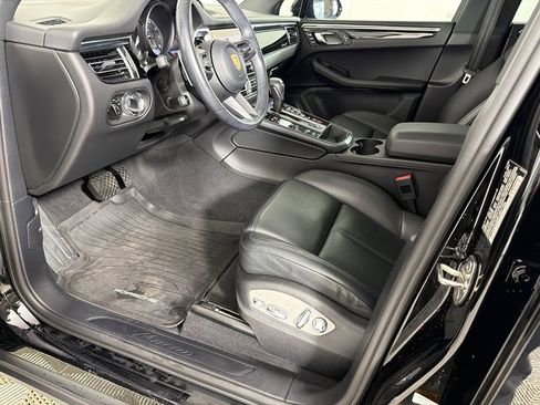 Used 2023 Porsche Macan Turbo image 11