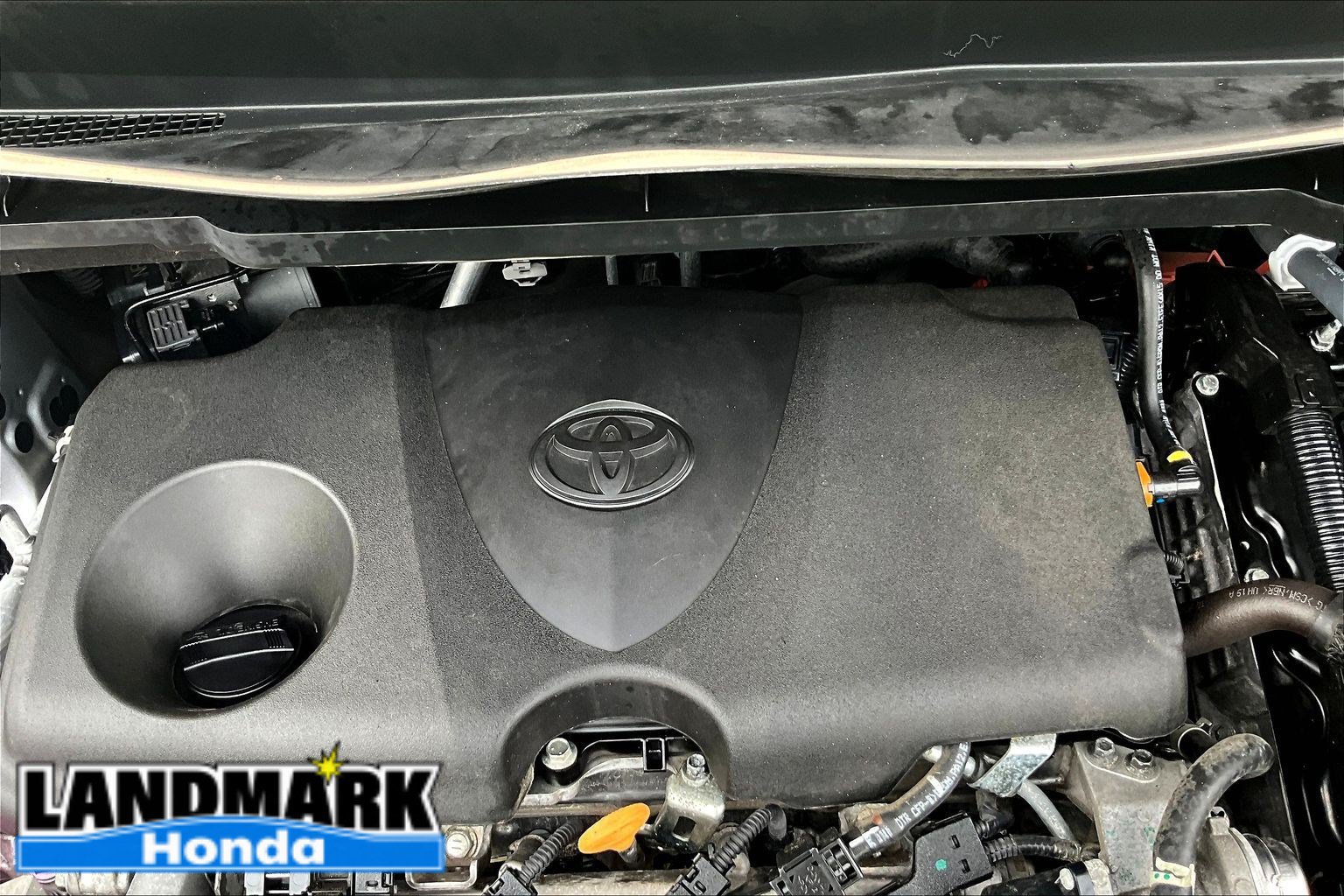 Used 2025 Toyota Sienna XLE FWD image 35